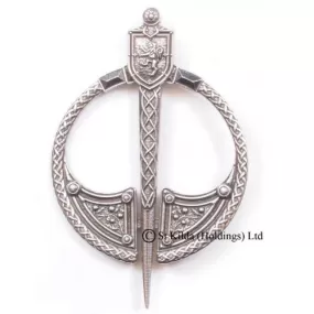 Plaid Brooch "Lion" Penannular